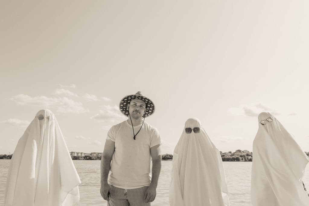 beachghosts 10 - Ghosts On The Beach