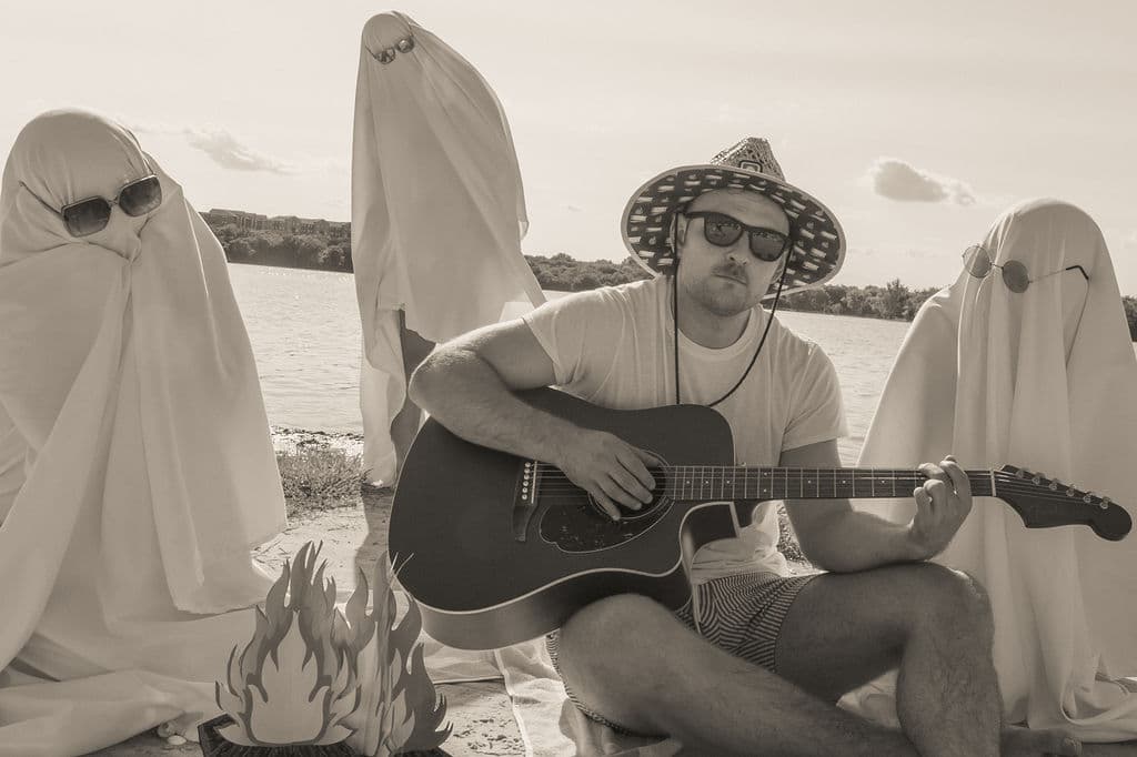 beachghosts 15 - Ghosts On The Beach