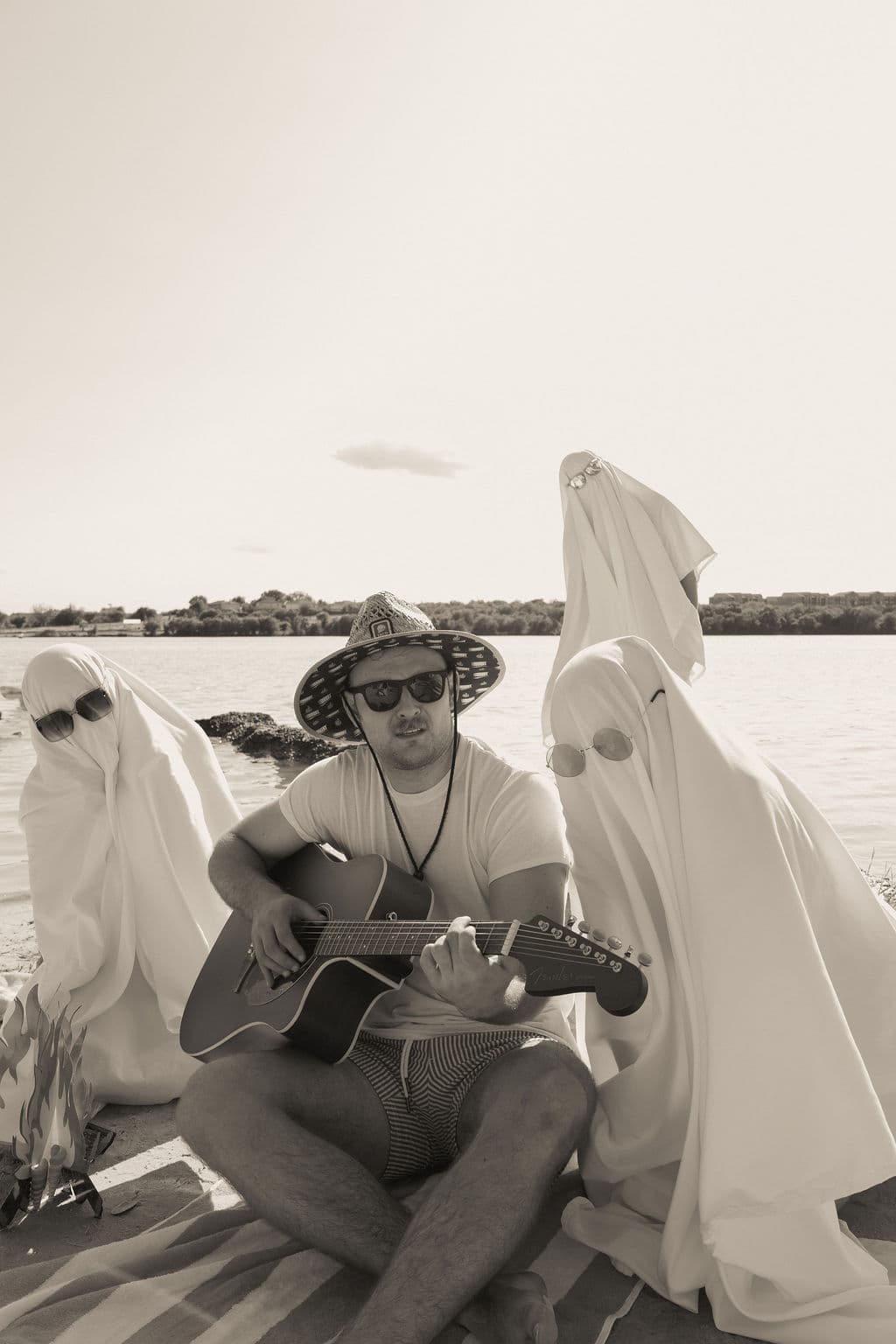 beachghosts 9 - Ghosts On The Beach